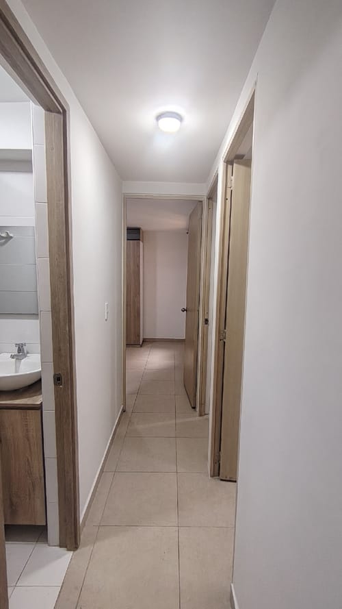 Apartamento de 3 alcobas en arriendo en Guasimalito, Bello, 55 m² · foto 5 de 15