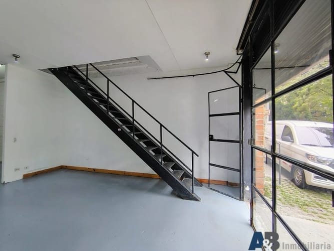 Bodega en arriendo en Manila, Medellín, 140 m² · foto 3 de 14