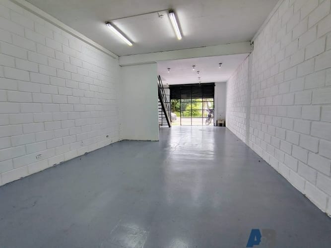 Bodega en arriendo en Manila, Medellín, 140 m² · foto 5 de 14