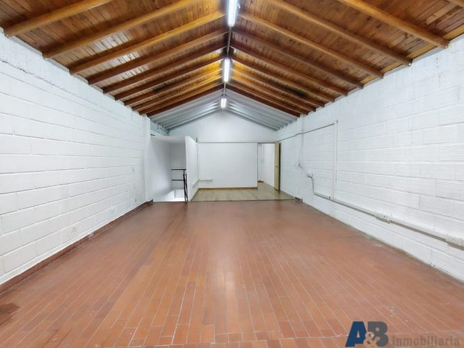 Bodega en arriendo en Manila, Medellín, 140 m² · foto 8 de 14