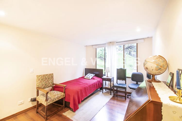 Apartamento de 3 alcobas en venta en Los Rosales, Bogotá, 146 m² · foto 11 de 13