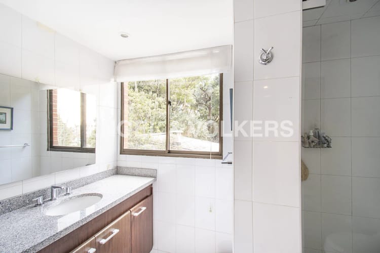 Apartamento de 3 alcobas en venta en Los Rosales, Bogotá, 146 m² · foto 8 de 13