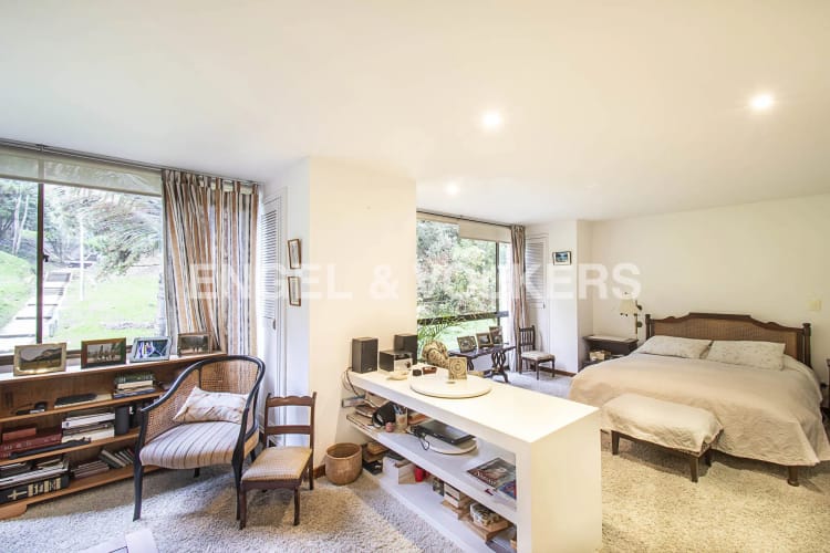 Apartamento de 3 alcobas en venta en Los Rosales, Bogotá, 146 m² · foto 6 de 13