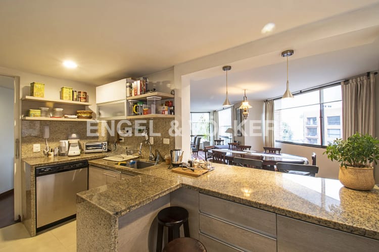 Apartamento de 3 alcobas en venta en Los Rosales, Bogotá, 146 m² · foto 5 de 13