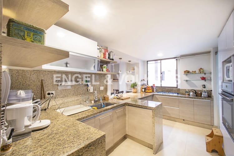 Apartamento de 3 alcobas en venta en Los Rosales, Bogotá, 146 m² · foto 4 de 13