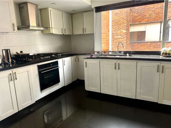 Apartamento de 4 alcobas en venta en Chico Norte, Bogotá, 266 m² · foto 9 de 10