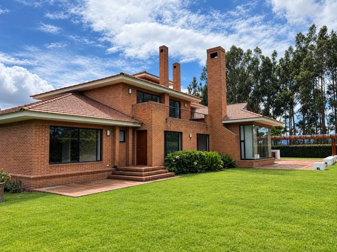 Casa de 4 alcobas en venta en Guaymaral, Bogotá, 418 m² · foto 1 de 23
