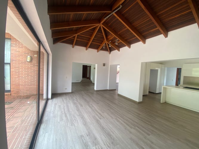 Casa de 4 alcobas en venta en Guaymaral, Bogotá, 418 m² · foto 4 de 23