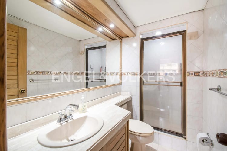 Apartamento de 3 alcobas en venta en La Carolina, Bogotá, 142 m² · foto 14 de 16