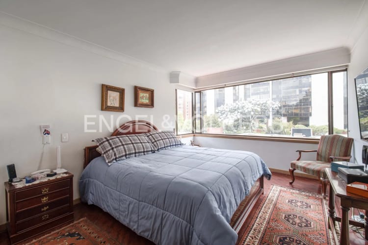 Apartamento de 3 alcobas en venta en La Carolina, Bogotá, 142 m² · foto 7 de 16