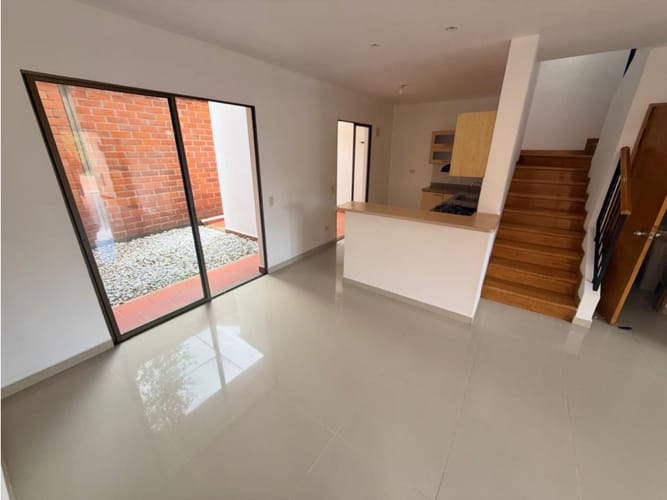 Casa de 3 alcobas en venta en La Ceja, 121 m² · foto 2 de 18
