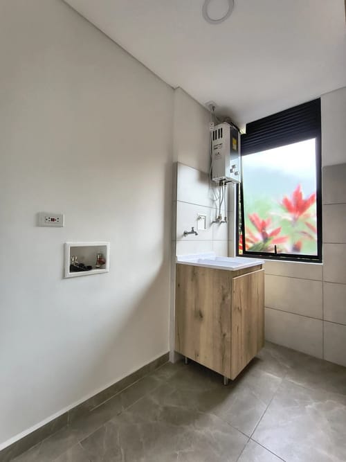 Apartamento de 2 alcobas en arriendo en Conquistadores, Medellín, 90 m² · foto 6 de 10