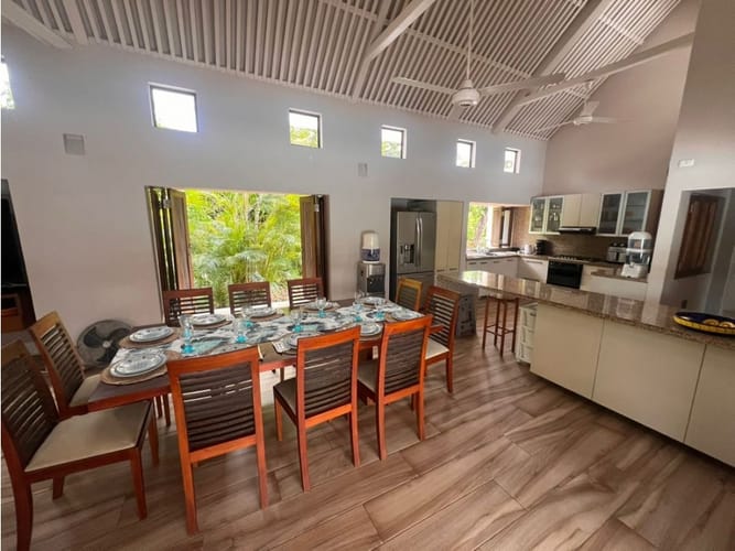 Casa de 4 alcobas en venta en Ricaurte, 200 m² · foto 3 de 23
