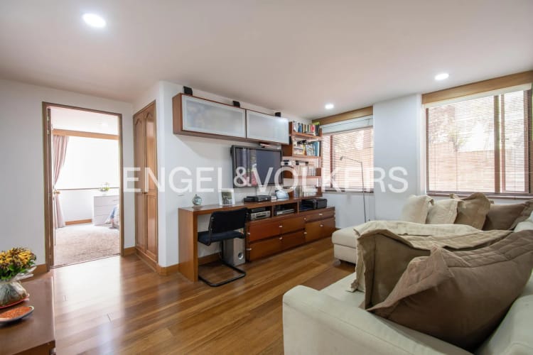 Apartamento de 3 alcobas en venta en Los Rosales, Bogotá, 176 m² · foto 12 de 13