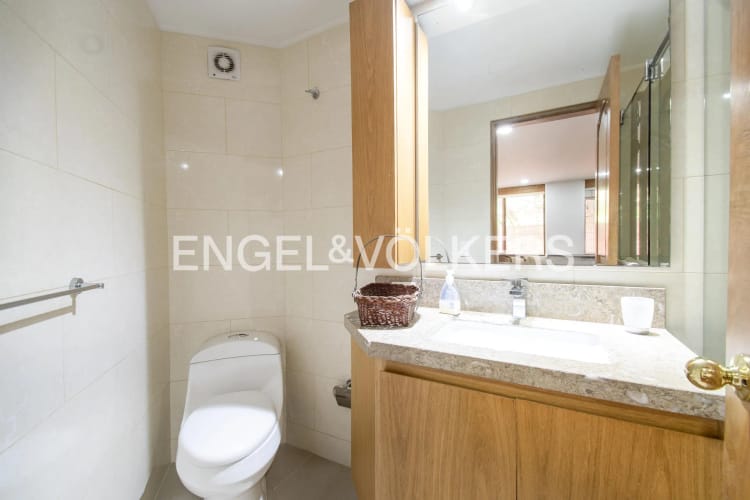 Apartamento de 3 alcobas en venta en Los Rosales, Bogotá, 176 m² · foto 11 de 13