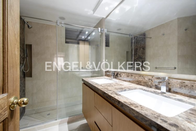 Apartamento de 3 alcobas en venta en Los Rosales, Bogotá, 176 m² · foto 8 de 13
