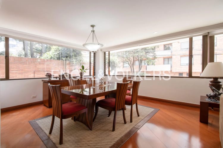 Apartamento de 3 alcobas en venta en Los Rosales, Bogotá, 176 m² · foto 4 de 13