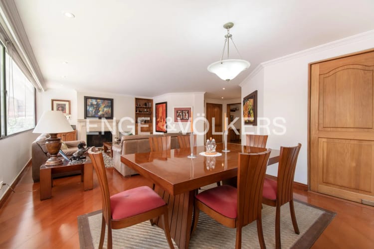 Apartamento de 3 alcobas en venta en Los Rosales, Bogotá, 176 m² · foto 3 de 13