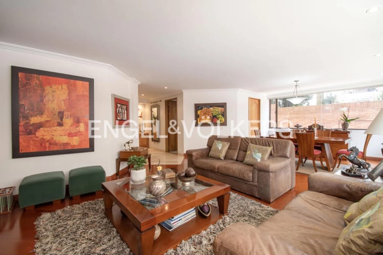 Apartamento de 3 alcobas en venta en Los Rosales, Bogotá, 176 m² · foto 2 de 13
