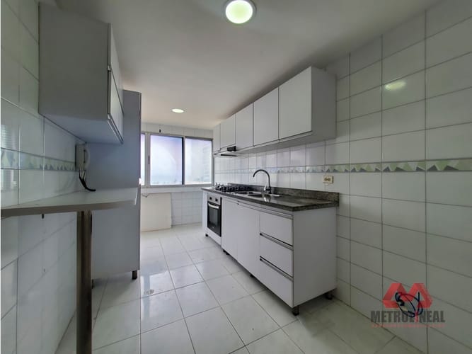 Apartamento de 3 alcobas en arriendo en Bocagrande, Cartagena, 139 m² · foto 8 de 20