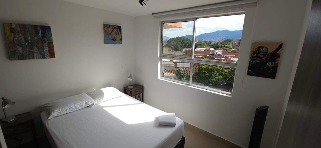 Apartamento de 2 alcobas en arriendo en Laureles, Medellín, 88 m² · foto 3 de 9