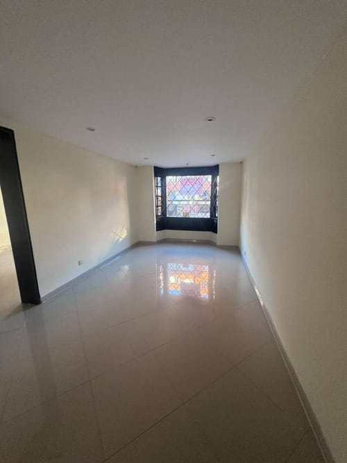 Casa de 3 alcobas en arriendo en Santa Barbara, Bogotá, 220 m² · foto 2 de 24