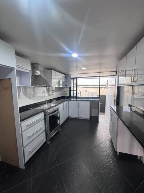Casa de 3 alcobas en arriendo en Santa Barbara, Bogotá, 220 m² · foto 3 de 24