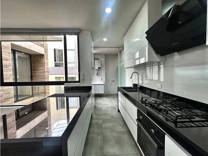 Apartamento de 1 alcoba en venta en Santa Barbara, Bogotá, 51 m² · foto 2 de 19