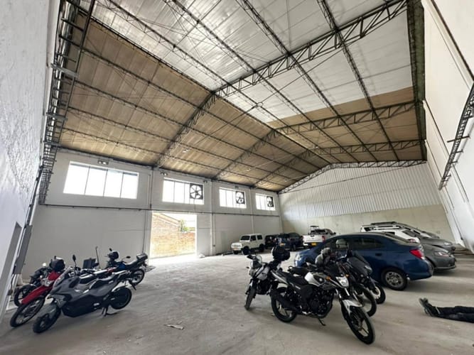 Bodega en arriendo en El Poblado, Medellín, 1200 m² · foto 4 de 19