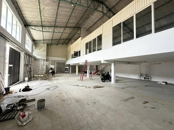 Bodega en arriendo en El Poblado, Medellín, 1200 m² · foto 7 de 19