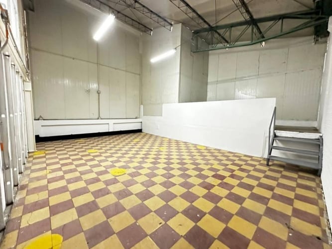 Bodega en arriendo en El Poblado, Medellín, 1200 m² · foto 18 de 19