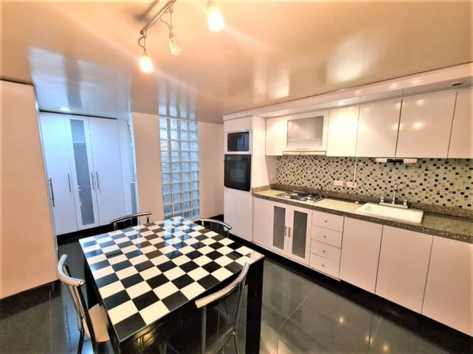 Apartamento de 2 alcobas en venta en Chico Norte, Bogotá, 113 m² · foto 2 de 24