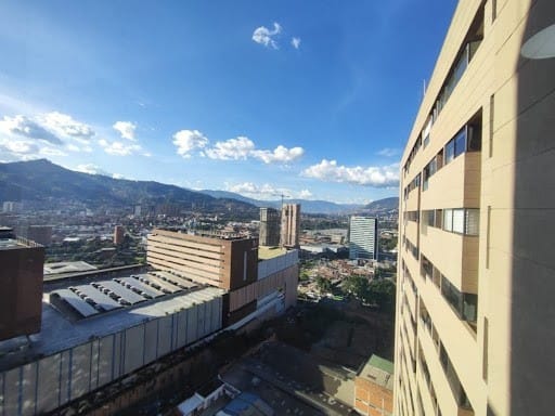 Apartamento de 2 alcobas en arriendo en Las Casitas, Envigado, 90 m² · foto 4 de 16