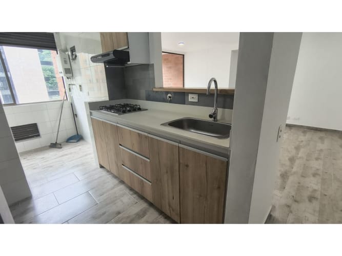 Apartamento de 3 alcobas en arriendo en Castropol, Medellín, 90 m² · foto 3 de 14