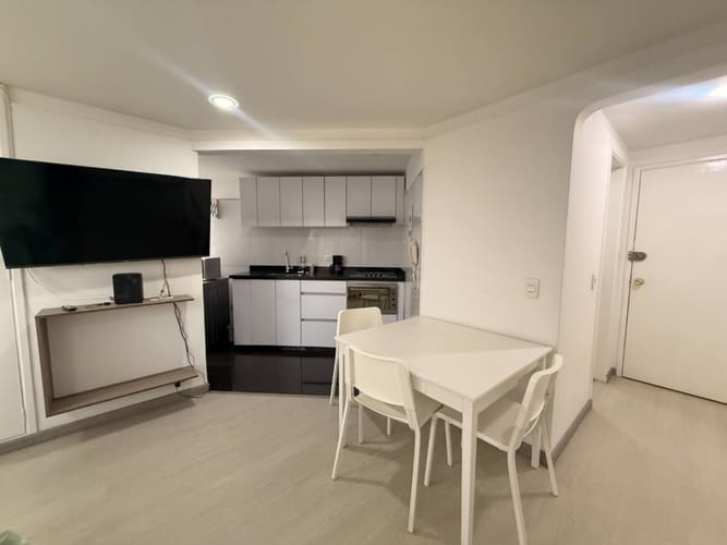 Apartamento de 1 alcoba en venta en Chapinero, Bogotá, 33 m² · foto 3 de 24