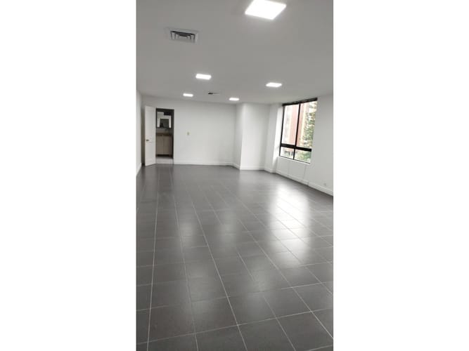 Oficina en venta en La Aguacatala, Medellín, 246 m² · foto 5 de 12