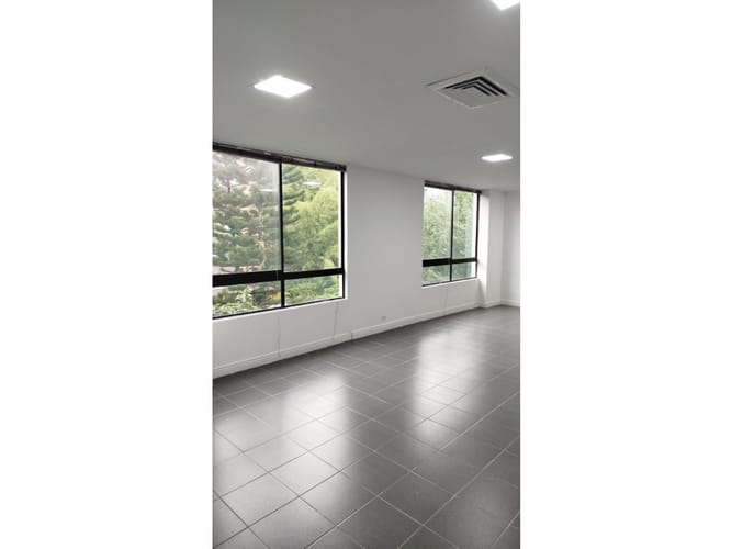 Oficina en venta en La Aguacatala, Medellín, 246 m² · foto 6 de 12