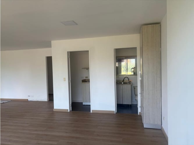 Oficina en venta en La Aguacatala, Medellín, 246 m² · foto 11 de 12