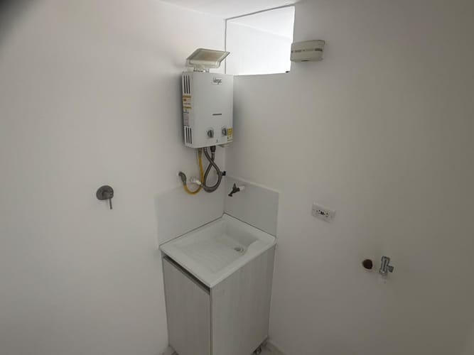 Apartamento de 2 alcobas en venta en Prados De Sabaneta, Sabaneta, 55 m² · foto 12 de 24
