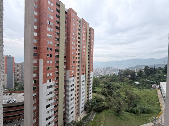 Apartamento de 3 alcobas en arriendo en Pajarito, Medellín, 50 m² · foto 5 de 12