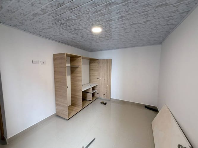 Apartamento de 3 alcobas en arriendo en Pajarito, Medellín, 50 m² · foto 11 de 12