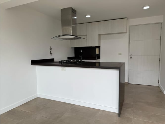 Apartaestudio en arriendo en Loma De Los Bernal, Medellín, 55 m² · foto 2 de 16