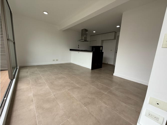 Apartaestudio en arriendo en Loma De Los Bernal, Medellín, 55 m² · foto 4 de 16