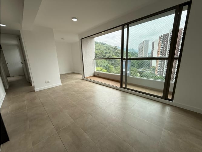 Apartaestudio en arriendo en Loma De Los Bernal, Medellín, 55 m² · foto 6 de 16
