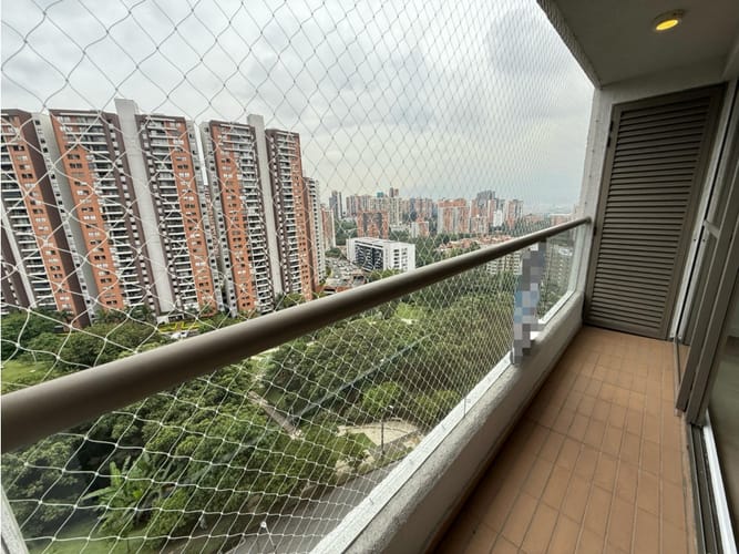 Apartaestudio en arriendo en Loma De Los Bernal, Medellín, 55 m² · foto 7 de 16