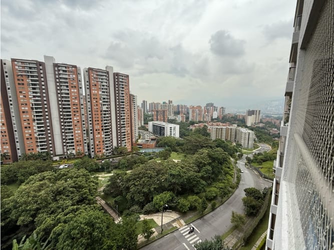 Apartaestudio en arriendo en Loma De Los Bernal, Medellín, 55 m² · foto 9 de 16