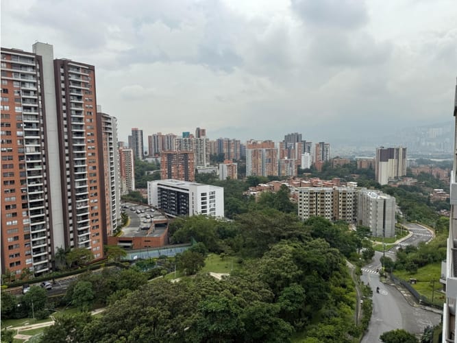 Apartaestudio en arriendo en Loma De Los Bernal, Medellín, 55 m² · foto 10 de 16