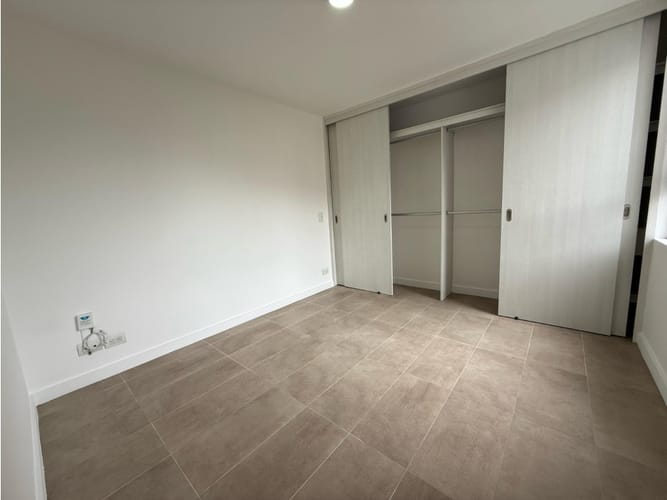 Apartaestudio en arriendo en Loma De Los Bernal, Medellín, 55 m² · foto 12 de 16