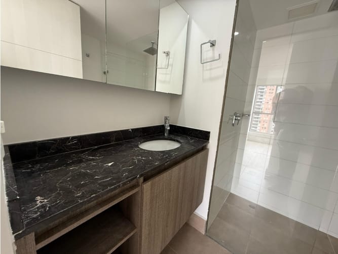 Apartaestudio en arriendo en Loma De Los Bernal, Medellín, 55 m² · foto 13 de 16