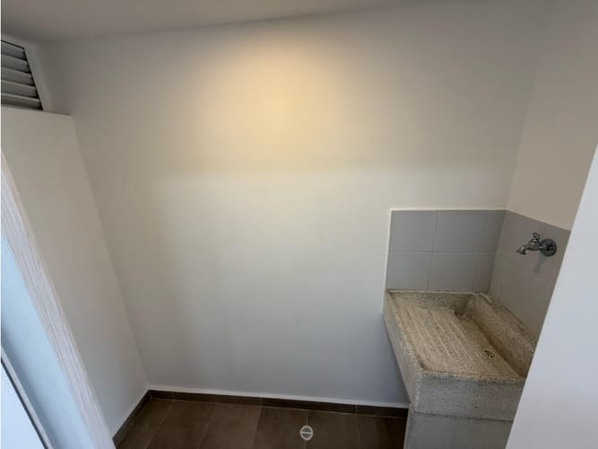 Apartaestudio en arriendo en Loma De Los Bernal, Medellín, 55 m² · foto 15 de 16